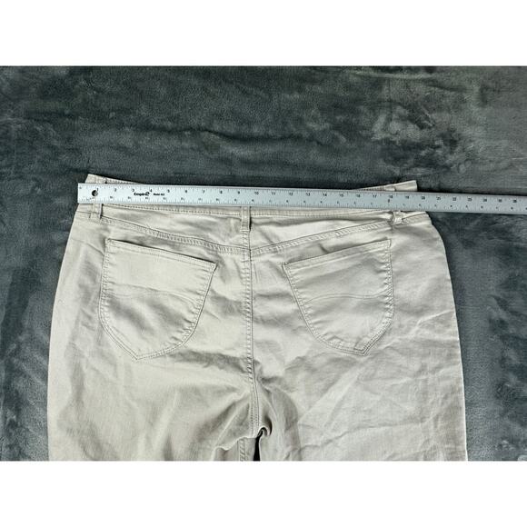 Lee Riders Women's Midrise Bermuda Shorts Size 20 Khaki Cotton Spandex Stretch - Picture 5 of 10
